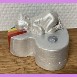 Beton hjerte regnbue med baby