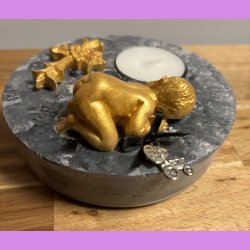 Beton Cirkel med guld baby og kors