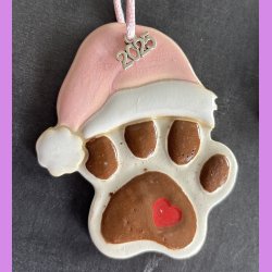 Hundeporte med nissehue  - Lyserd