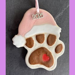 Hundeporte med nissehue  - Lyserd