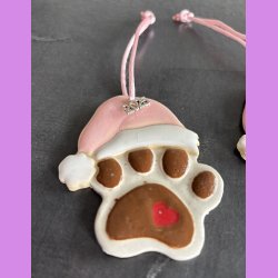 Hundeporte med nissehue  - Lyserd