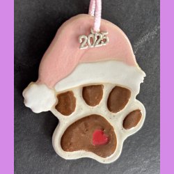 Hundeporte med nissehue  - Lyserd