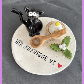 Kat med med jule pynt og tekst