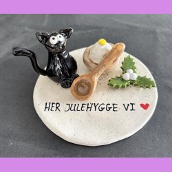 Kat med med jule pynt og tekst