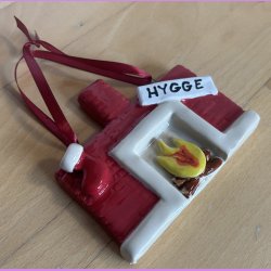 Jule kamin med julesok og hygge skilt