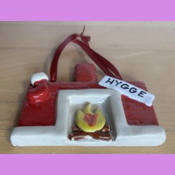 Jule kamin med julesok og hygge skilt