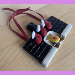 Jule kamin med 3 julesokker - sort