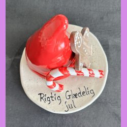 Nissehue med pynt og tekst - Honning kagemand og slikstok
