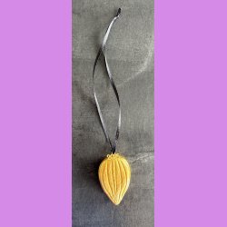 rets mandel trof mini med snor- Guld rstal - Sofie