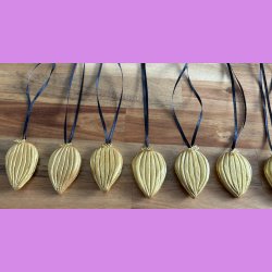 rets mandel trof mini med snor- Guld rstal - Sofie