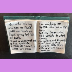 Namaste Bitches bog i gr�n