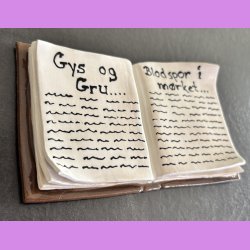 B�ger i keramik- Nr. 3 - med tekst - Gys og gru