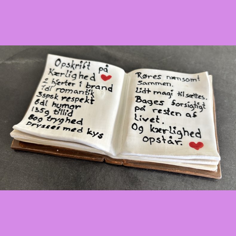 Bog i keramik- Nr. 6  - med s�d tekst - Opskrift p� k�rlighed 