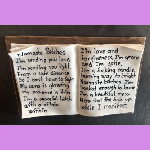 Namaste Bitches bog i brun nr. 1