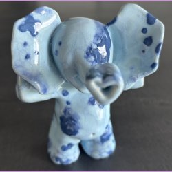 Elefant stende - Lysebl med bl prikker