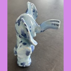 Elefant stende - Lysebl med bl prikker