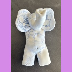 Elefant liggende - mat hvis med bl bobbler