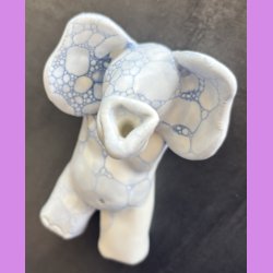 Elefant liggende - mat hvis med bl bobbler