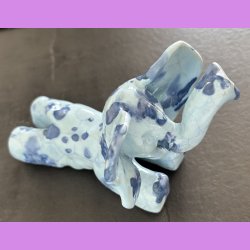 Elefant liggende - Lysebl med bl prikker