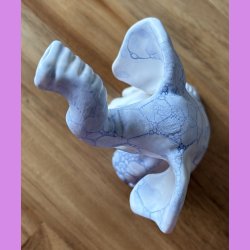 Elefant siddende - mat hvis med bl bobbler