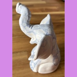 Elefant siddende - mat hvis med bl bobbler