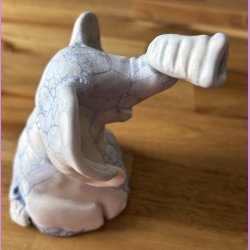 Elefant siddende - mat hvis med bl bobbler