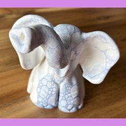 Elefant siddende - mat hvis med bl bobbler