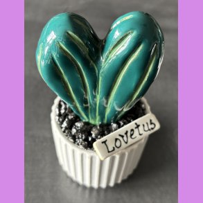 Lovetus 2 farvet - hvid potte - sorte sten - lille skilt