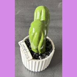 Lovetus 1 farvet - hvid potter - sorte sten - lille skilt