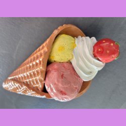 Vaffelis med fl�deskum jordb�r  - Kugler Choko med choko stykker , jordb�r og lemon