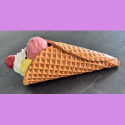 Vaffelis med fl�deskum jordb�r  - Kugler Choko med choko stykker , jordb�r og lemon