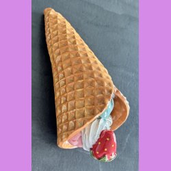 Vaffelis med jordb�r  - Kugler med choko, jordb�r og pistacie,