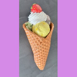 Vaffelis med jordb�r  - Kugler med choko stykker , lemon og pistacie,