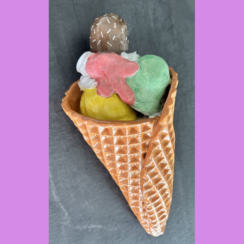 Vaffelis med fl�deboller - jordb�r sous - Kugler med lemon og pistacie,