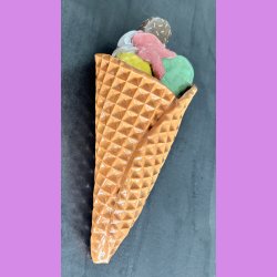 Vaffelis med fl�deboller - jordb�r sous - Kugler med lemon og pistacie,