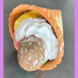 Vaffelis med fl�deboller - jordb�r sous - Kugler med lemon og pistacie,