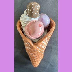 Vaffelis med fl�debolle m/kokos - Softice med jordb�r og bl�b�r.