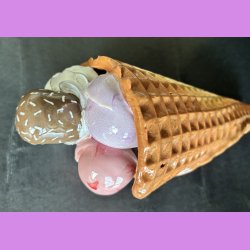 Vaffelis med fl�debolle m/kokos - Softice med jordb�r og bl�b�r.