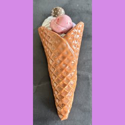 Vaffelis med fl�debolle m/kokos - Softice med jordb�r og bl�b�r.