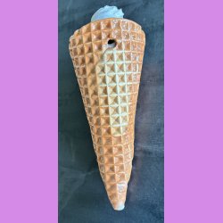 Vaffelis med fl�debolle  - Softice med bl�b�r, jordb�r og pistacie is.
