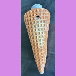 Vaffelis med fl�debolle  - Softice med bl�b�r, jordb�r og pistacie is.