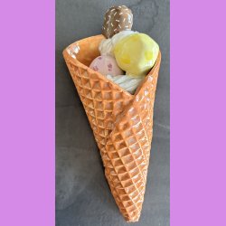 Vaffelis med fl�debolle m/kokos - Softice med lemon og bl�b�r is.