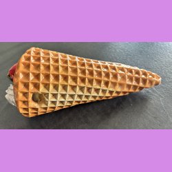 Vaffelis med jordb�r  - Vanilieis med nougat , jordb�ris, fl�deskum og chokolade saus,