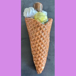 Vaffelis med fl�debolle - Softice - Lemon, jordb�r og pistacie,