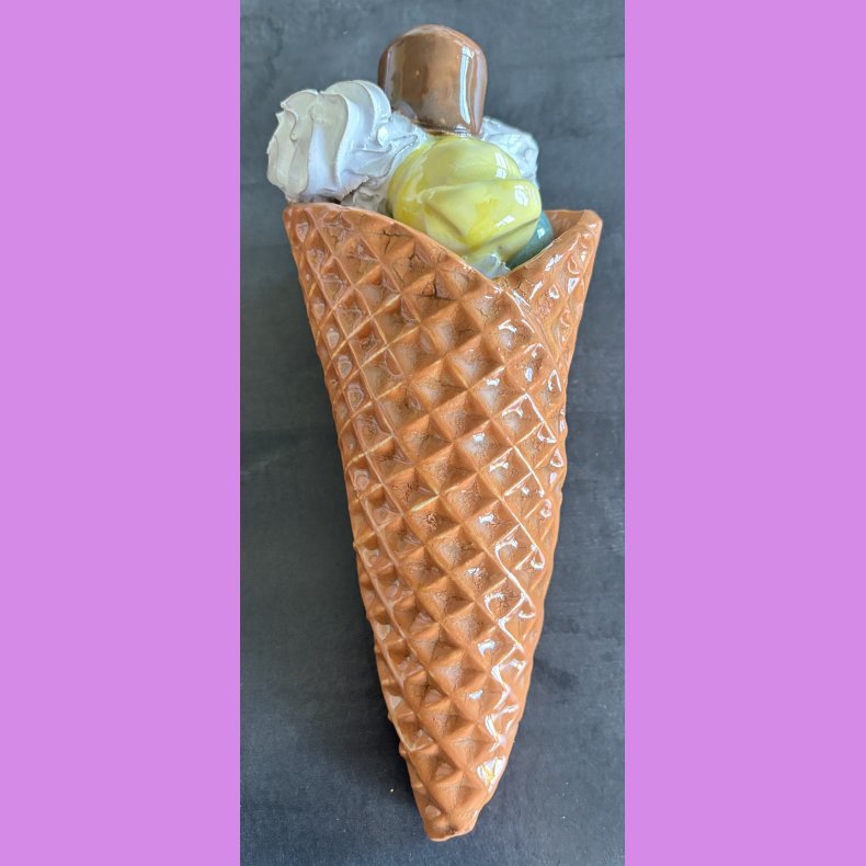 Vaffelis med fl�debolle - Softice - Lemon, jordb�r og pistacie,