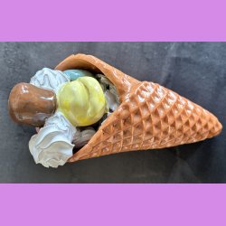 Vaffelis med fl�debolle - Softice - Lemon, jordb�r og pistacie,