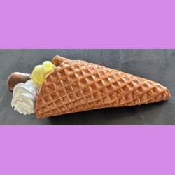 Vaffelis med fl�debolle - Softice - Lemon, jordb�r og pistacie,