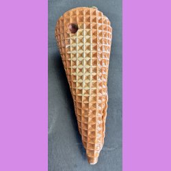 Vaffelis med jordb�r og softice  - Vanilie is med choko stykker , jordb�r og pistacie