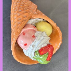 Vaffelis med jordb�r og fl�deskum - choko, jordb�r og lemon.