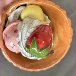 Vaffelis med jordb�r og fl�deskum - choko, jordb�r og lemon.